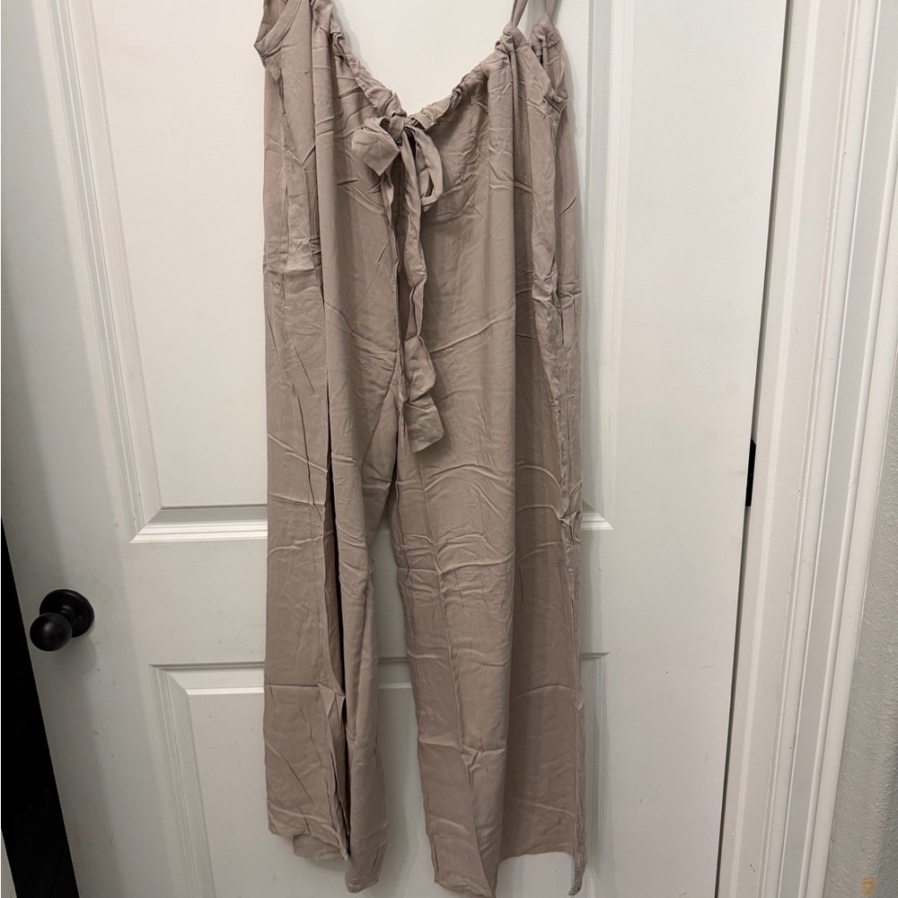 Zenana WOVEN TIE BACK SUSPENDER JUMPSUIT WITH POCKETS - Picture 2 of 3